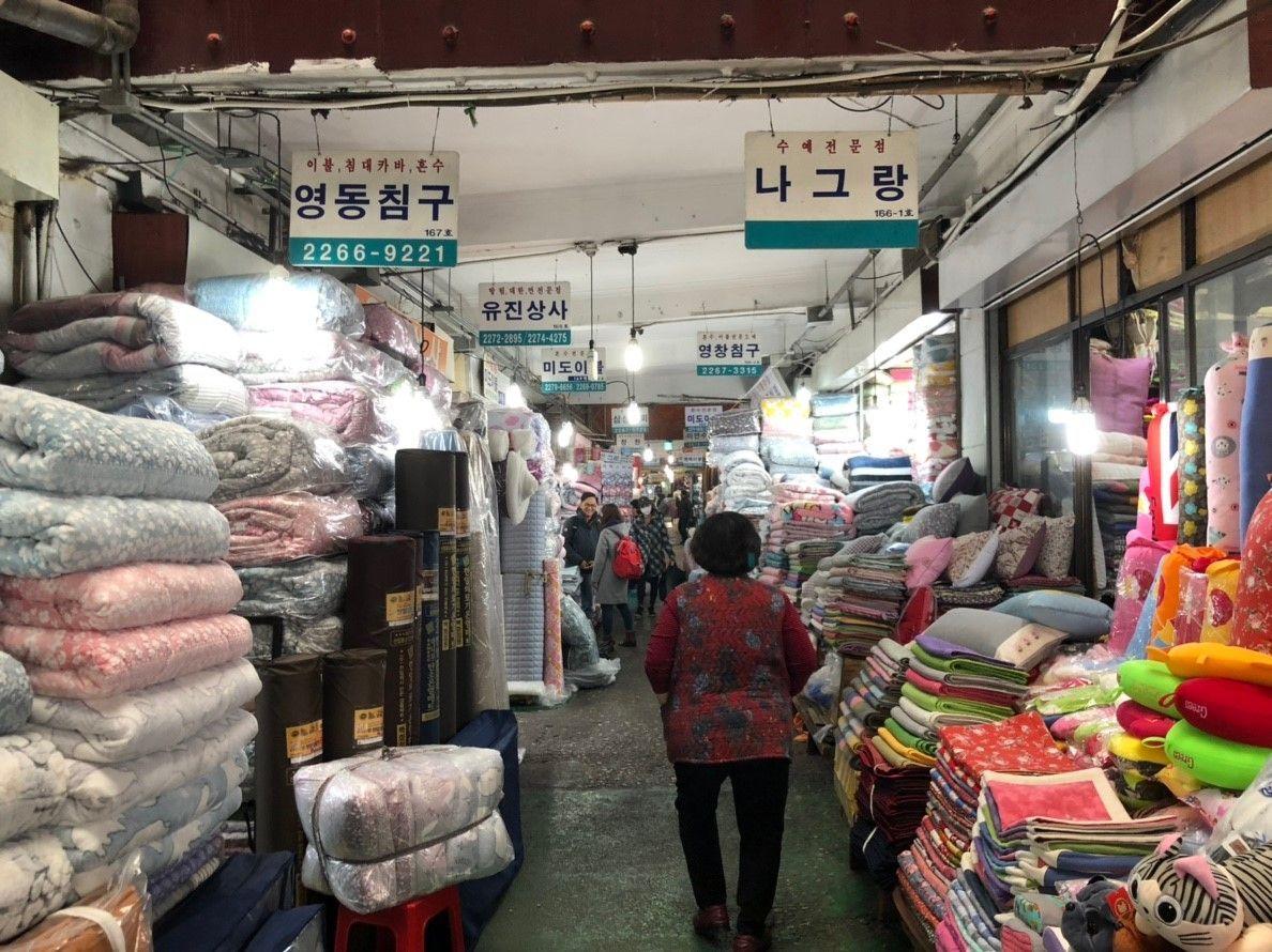 Get Korean bedding at great price! Visit popular 169 MIDO to get Korean quilts